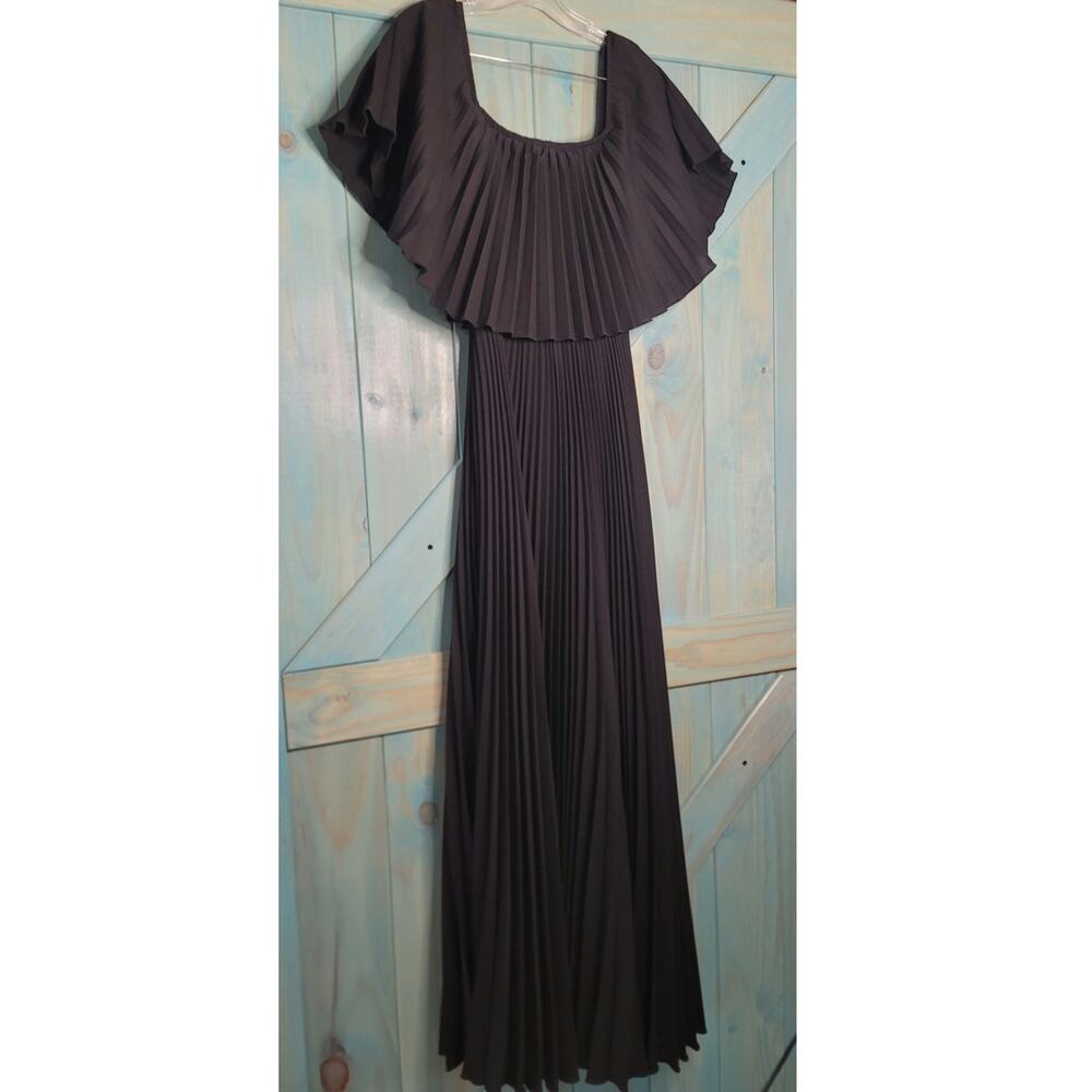 Black Long Pleated Maxi Dress Accordion-pleated Neckline On or Off Shoulder Sz M